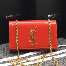 Torebka YSL z lakierowanej skóry na łańcuszku 22 cm, czerwona