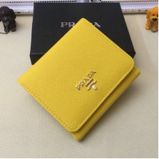 Portfele Prada 1M0176 ze skóry saffiano w kolorze żółtym